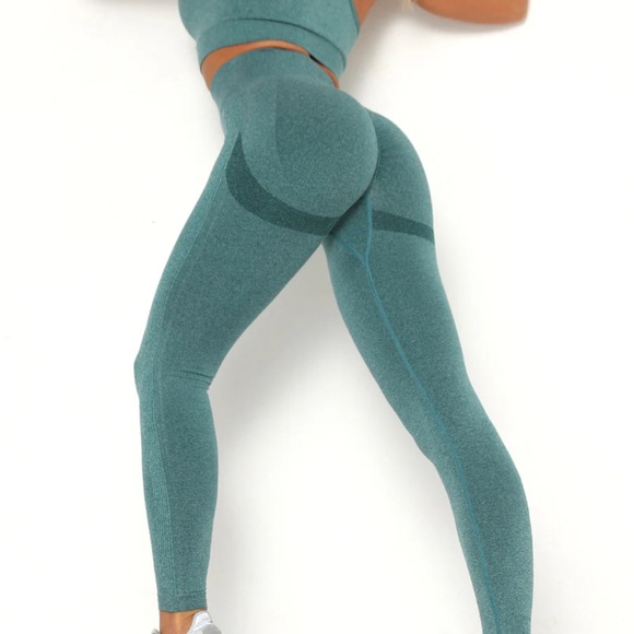 AMPLIFY SCRUNCH SEAMLESS LEGGINGS - Picture 2 of 5